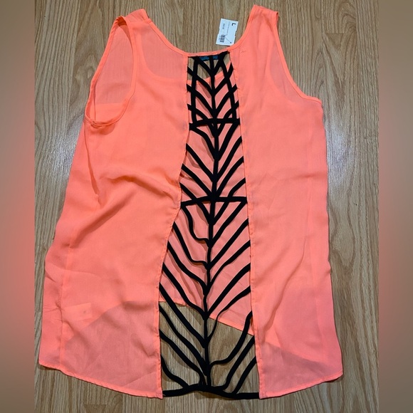 Open back‎ tank top - Picture 2 of 3